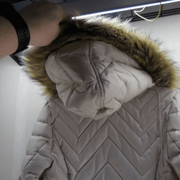 Kenneth Cole Reaction Down Puffer Coat Women’s Size Small Taupe Faux Fur Hood - Picture 4 of 7